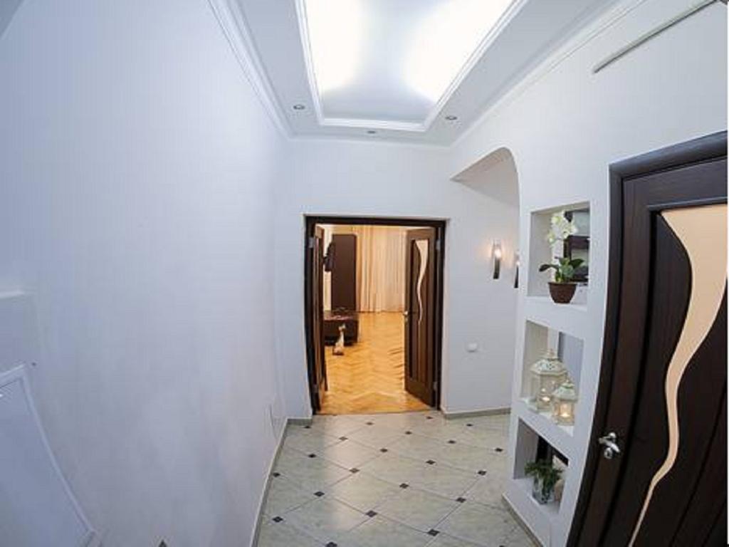 Apartment in Lviv on Serbska street Rum bild